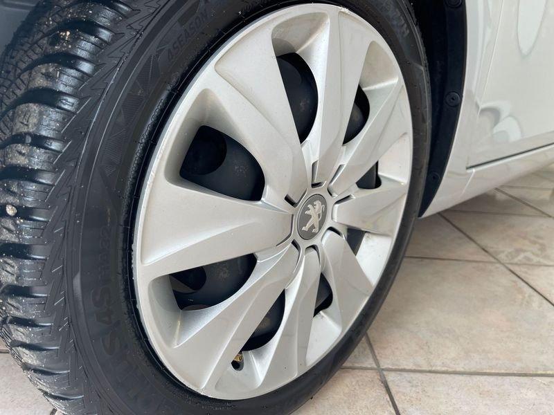 Peugeot 108 Style 1.0 VTi 72cv