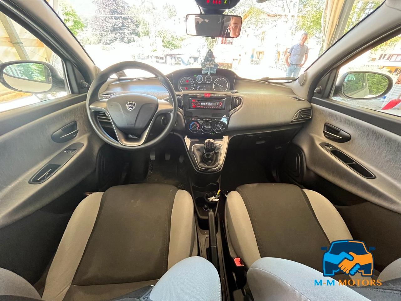 Lancia Ypsilon 5 Porte Ypsilon 1.2 8v Silver ecochic Gpl 69cv