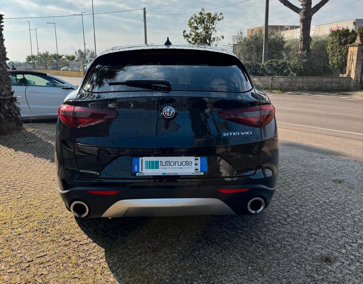 Alfa Romeo Stelvio 2.2 Turbodiesel 160 CV AT8 RWD Sport-Tech