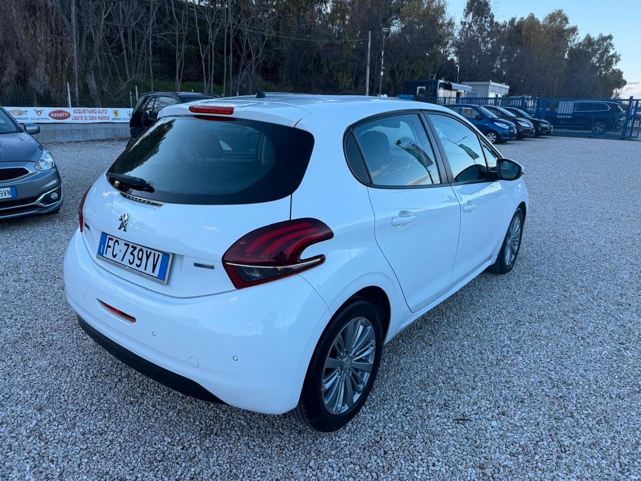 Peugeot 208 PureTech 82 5p. GPL Allure