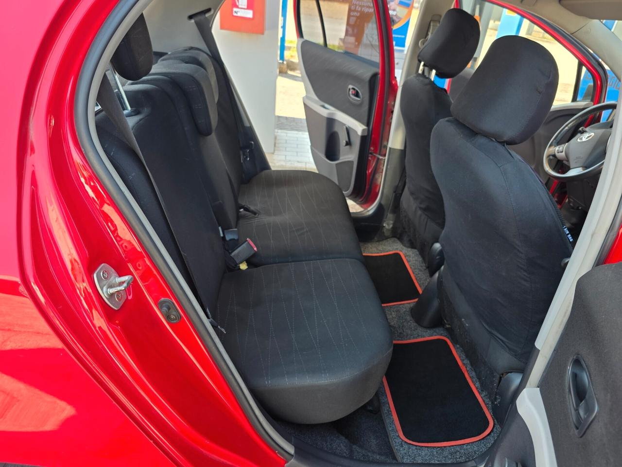 Toyota Yaris 1.0 5 porte con 250.000km Neopatentati ok
