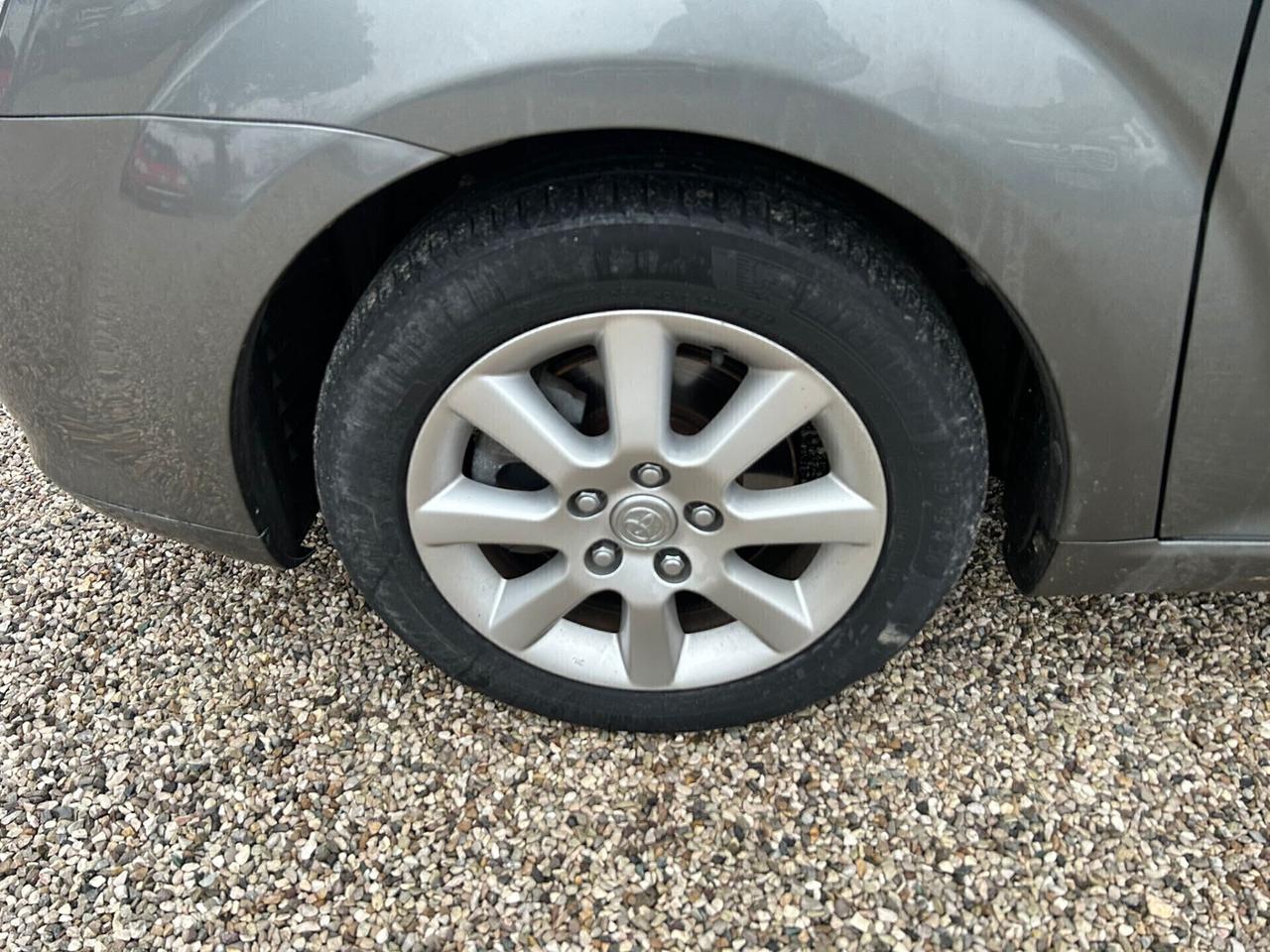 Toyota Corolla 2.0 16V D-4D 5 porte Sol