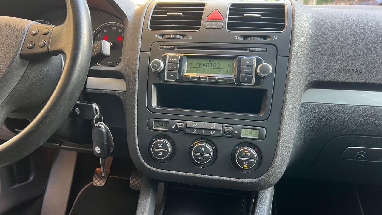 Volkswagen Golf 5 1.4 Benzina Anno 2010 Ideale x NEOPATENTATI