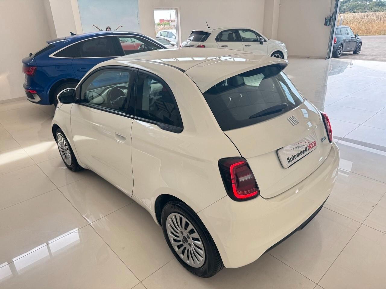 Fiat 500 500e Berlina 42 kWh La Prima