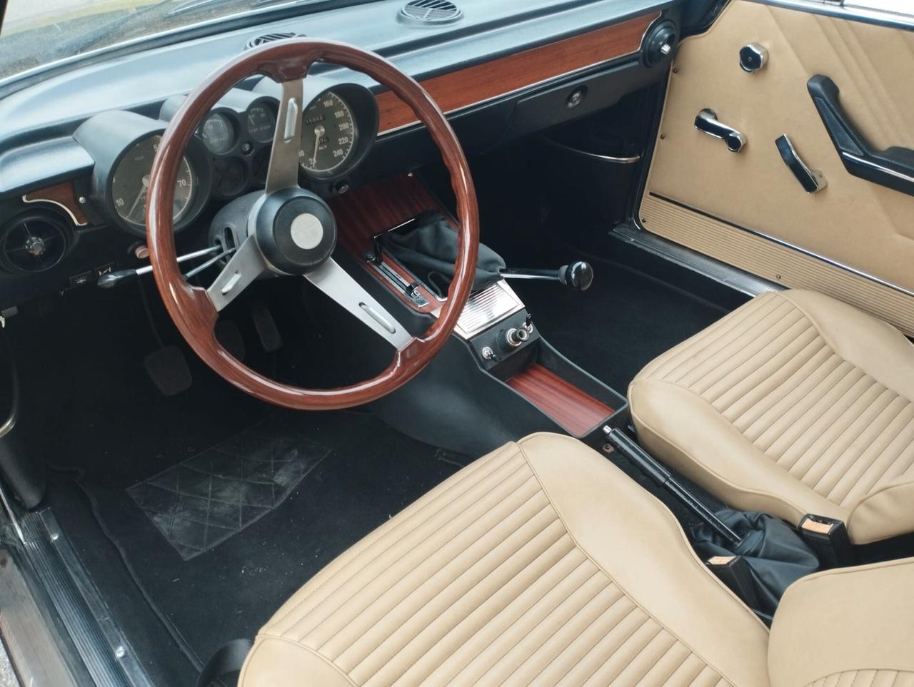 Alfa Romeo GT 1300 Unificata