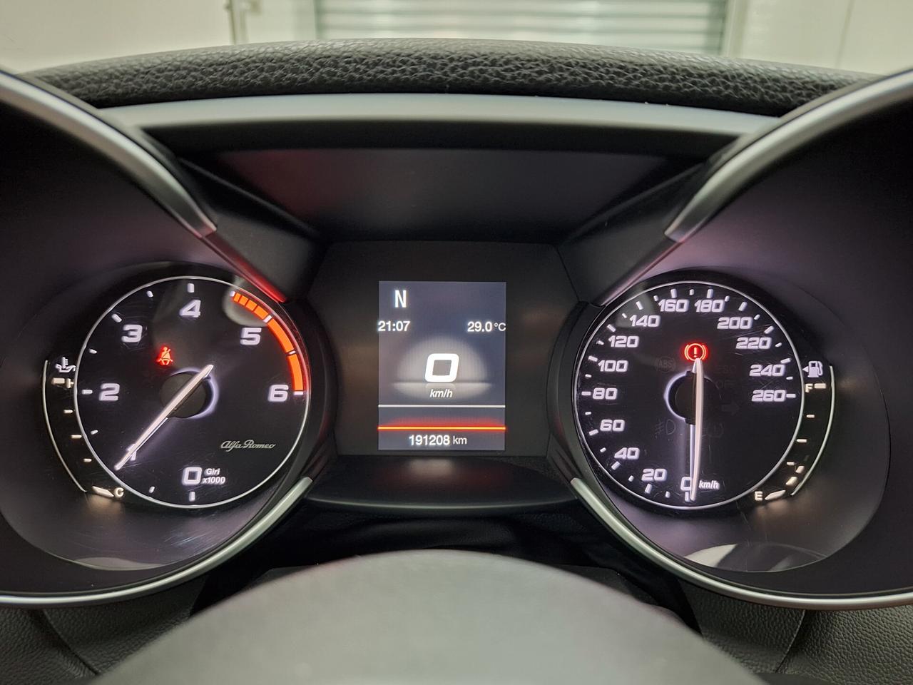 Alfa Romeo Giulia 2.2 180cv MT6 Business Sport