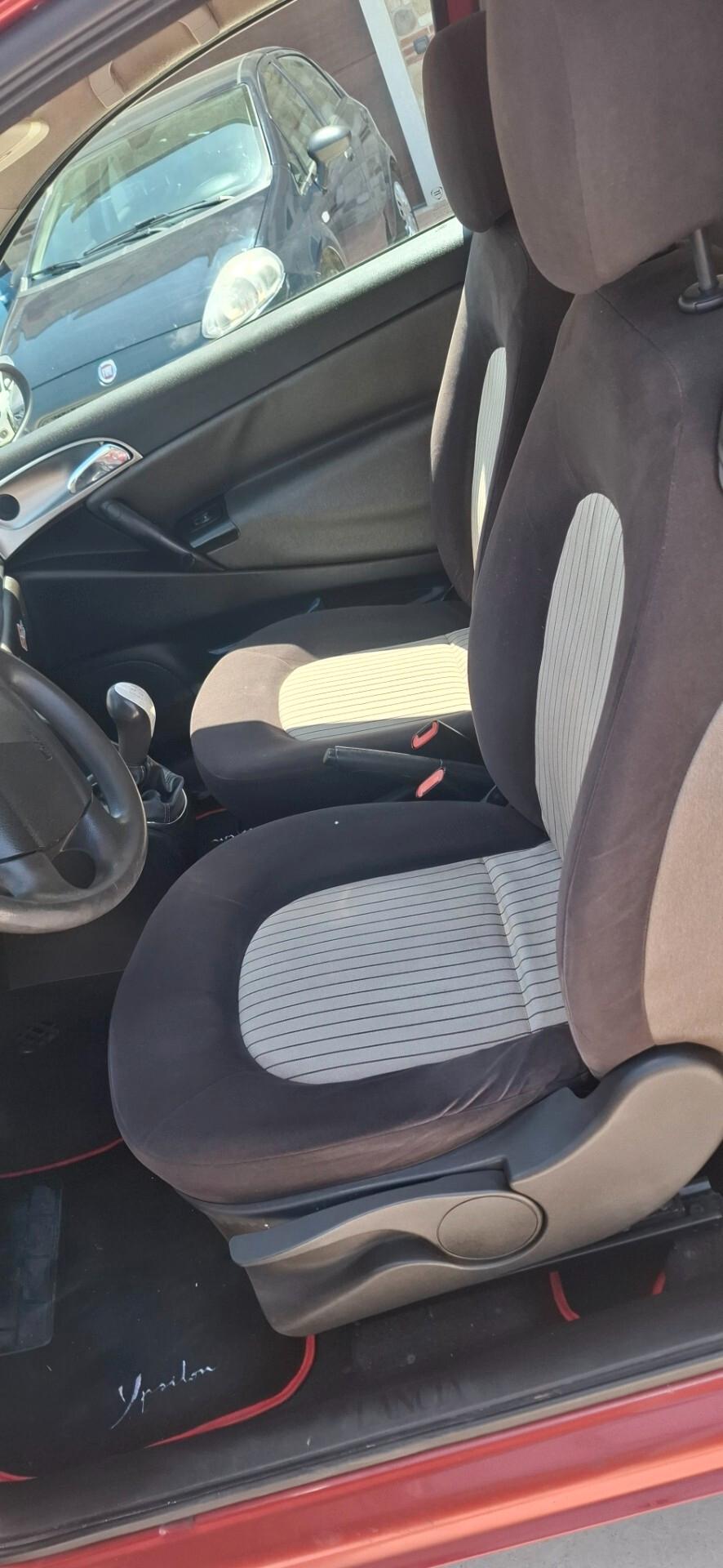 Lancia Ypsilon 1.3 MJT 75 CV Argento