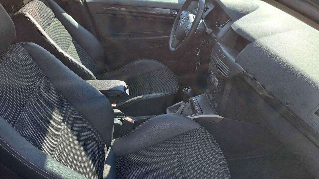 Opel Astra 1.6 16V Twinport Station Wagon Cosmo