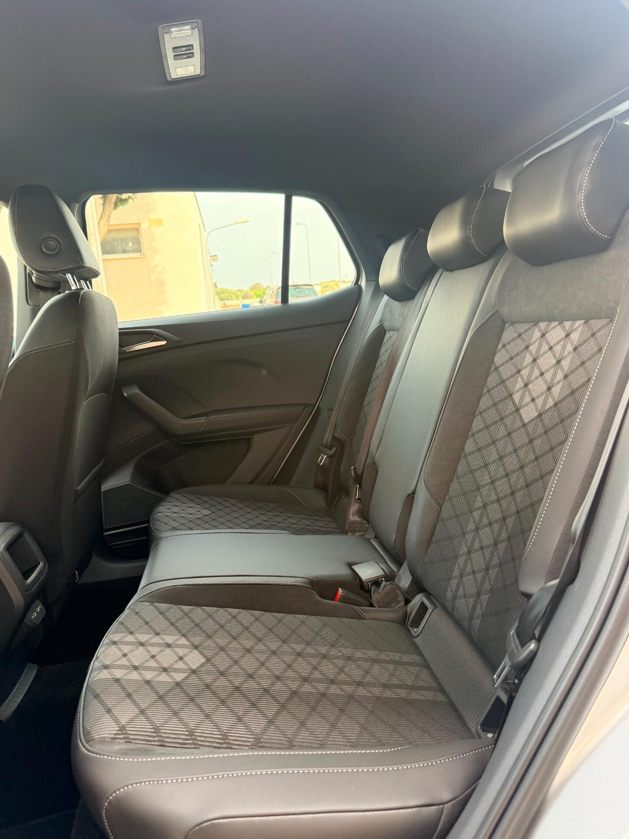 Volkswagen T-Cross 1.0 tsi R-Line edition Plus 115cv TELECAMERA,NAVI,APPLE CARPLAY,VIRTUAL COCKPIT, GARANZIA UFFICIALE