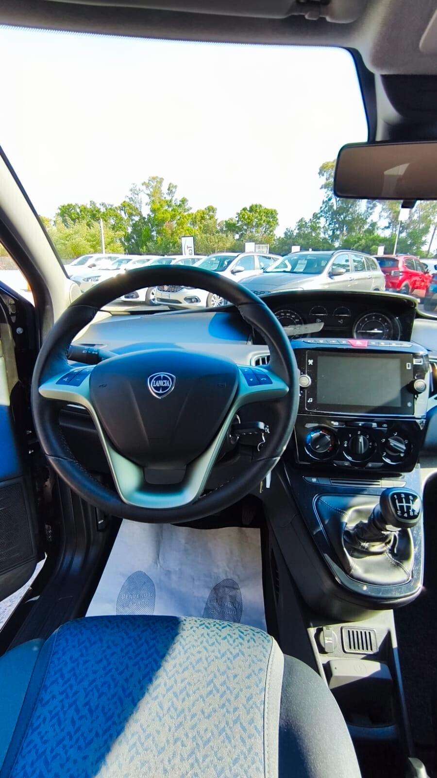 Lancia Ypsilon 1.0 Bz 70 Cv Hybrid Gold