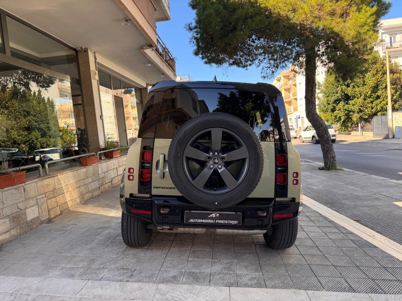 Land Rover Defender 110 3.0 I6 200 CV AWD Auto X-Dynamic HSE