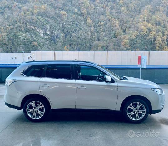 MITSUBISHI Outlander 2.2 DI-D 4WD Instyle AUT.