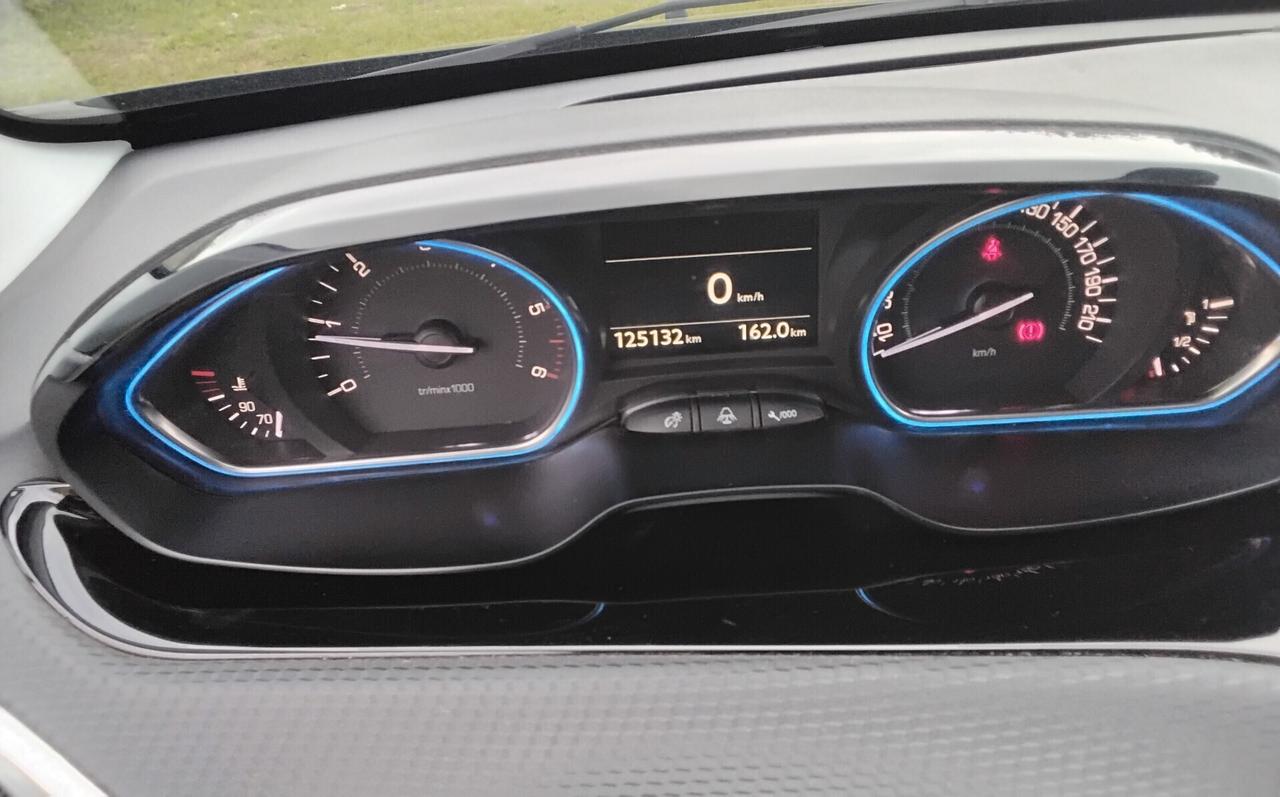 Peugeot 2008 BlueHDi 100 Allure