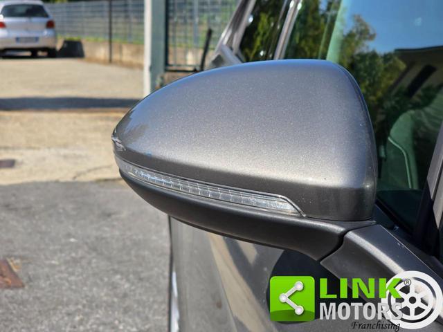 VOLKSWAGEN Golf TGI 110CV Highline DSG