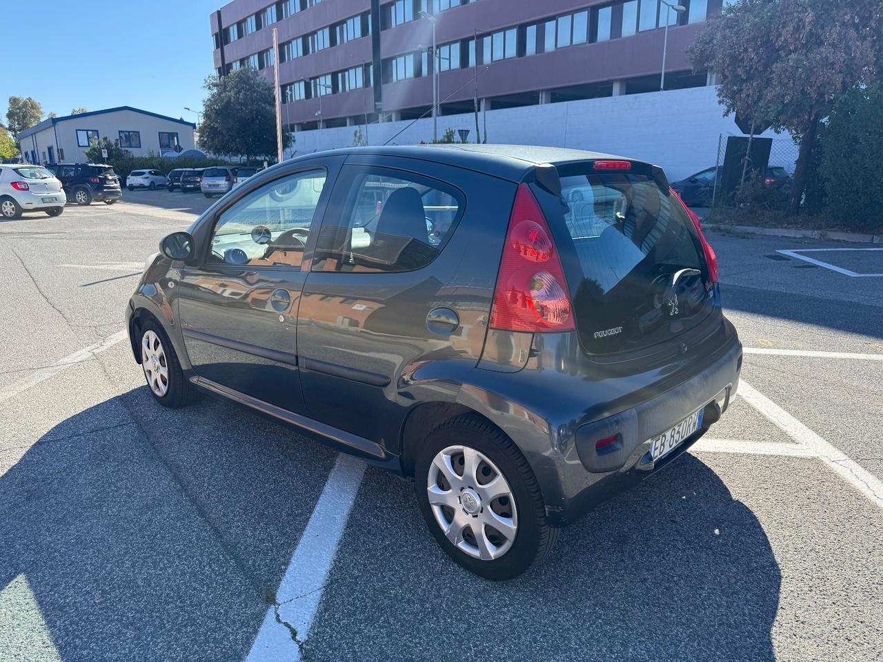 Peugeot 107 1.0 68CV 5p. Sweet Years 2Tronic