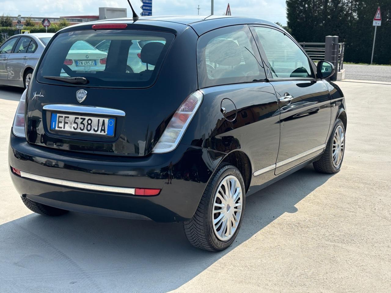 Lancia Ypsilon 1.3 MJT 75 CV Platino