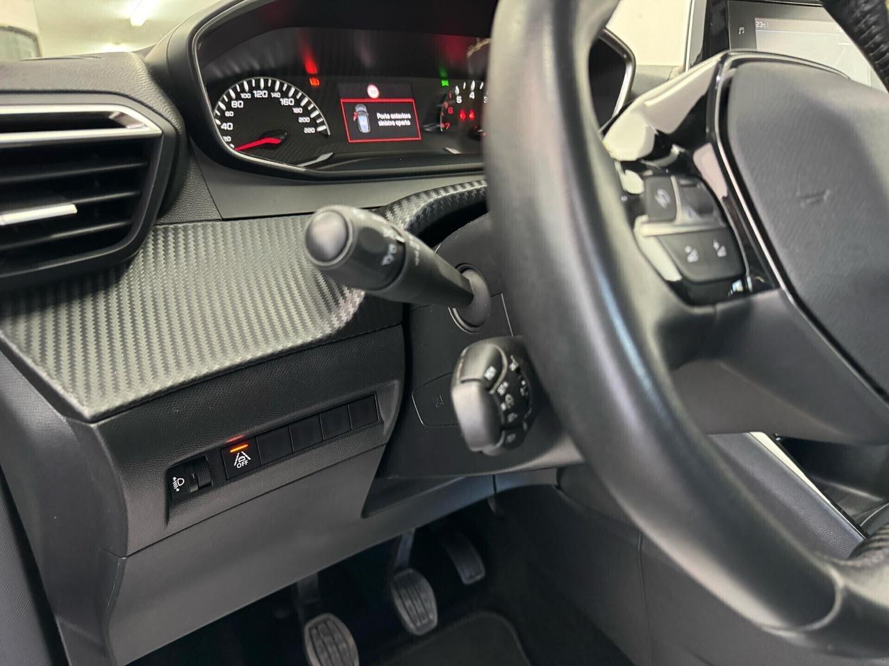 Peugeot 2008 BlueHDi 100 S&S Allure Navi Pack