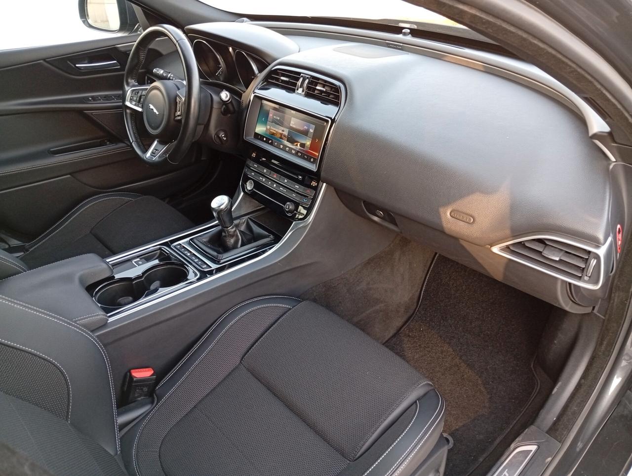 Jaguar XE 2.0 D Turbo Portfolio