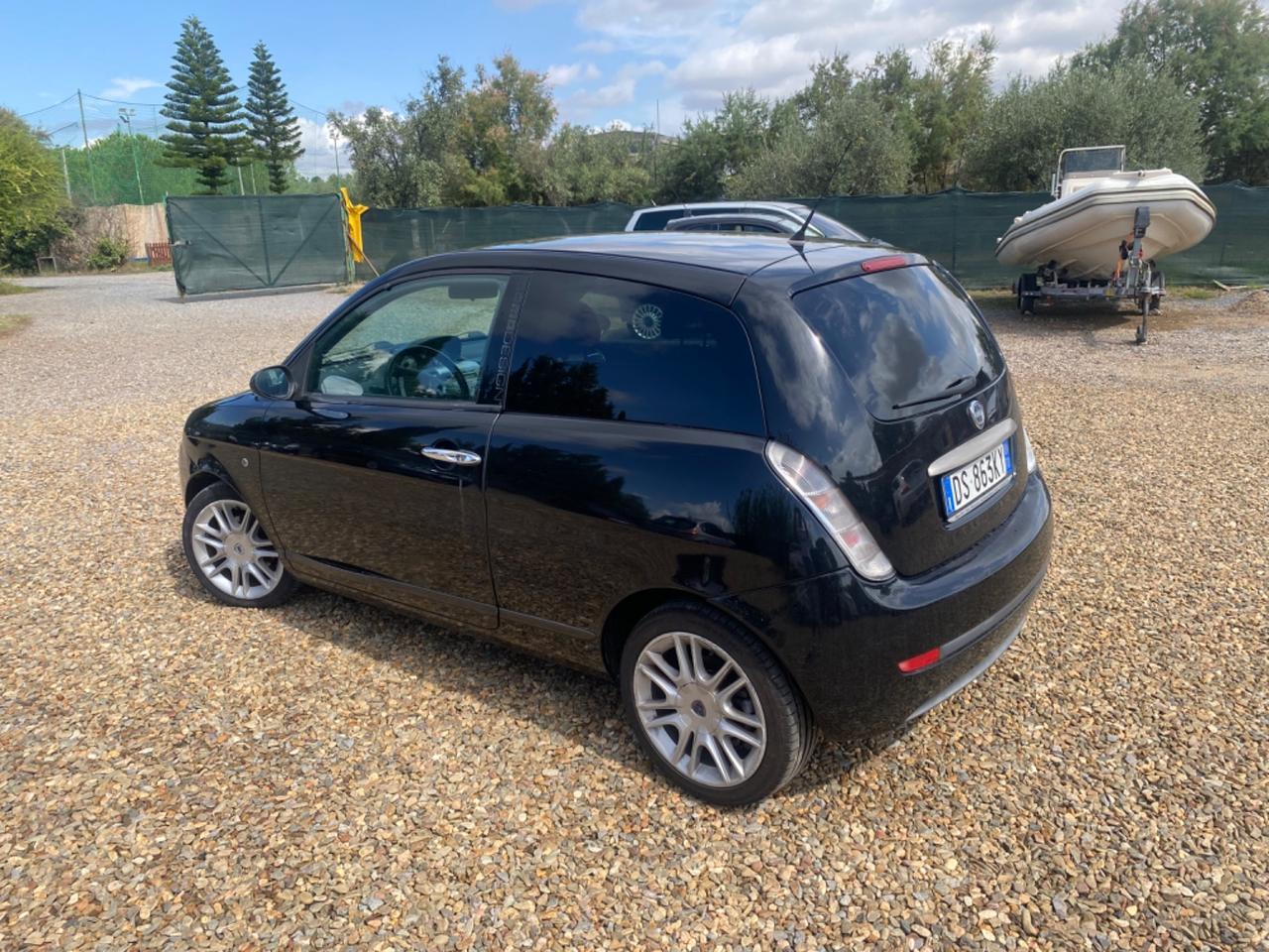 Lancia Ypsilon 1.3 MJT 75 CV Platino