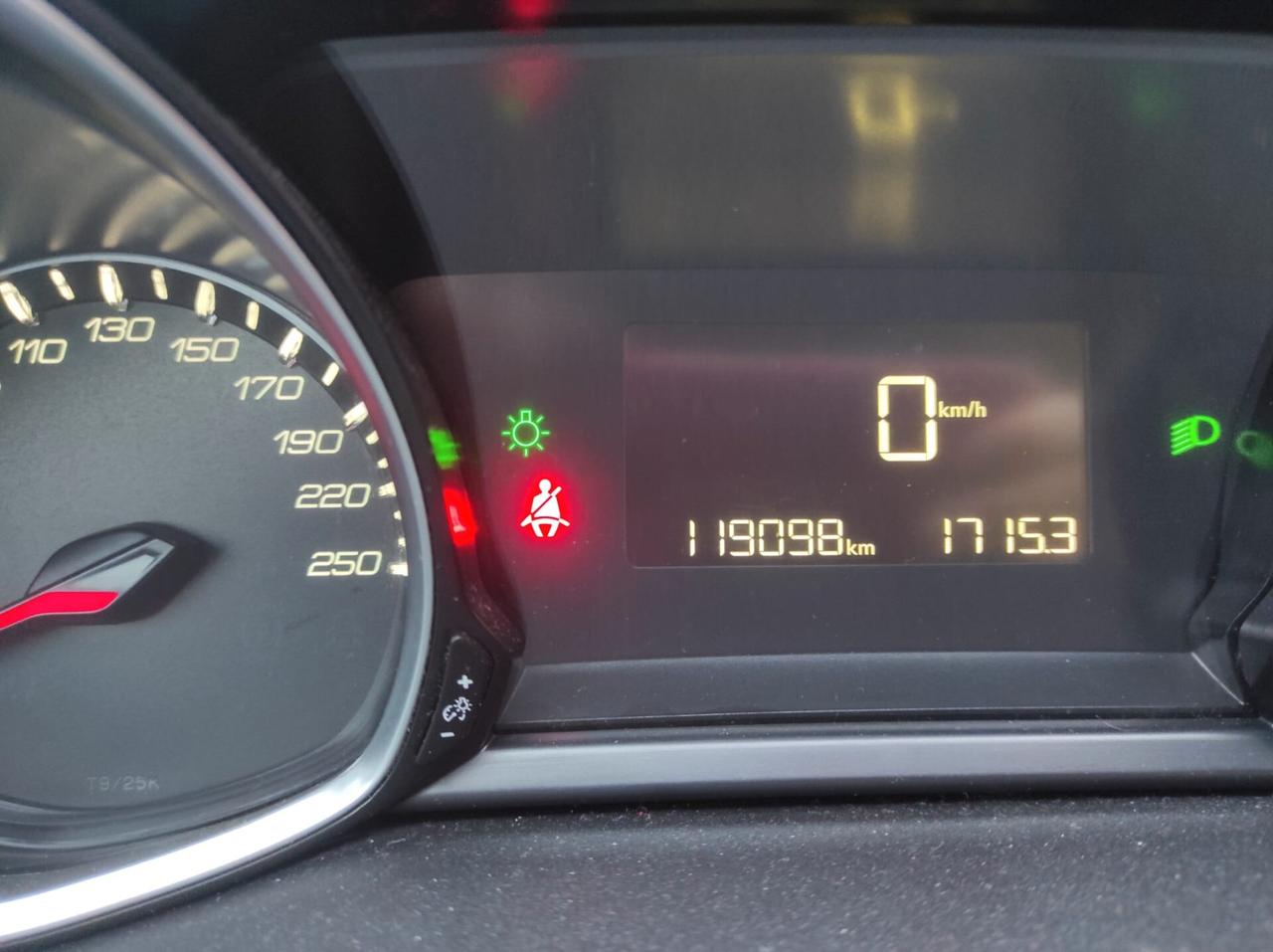 Peugeot 308 BlueHDi 100 S&S Business