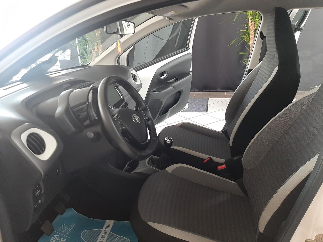 Toyota Aygo 1.0 VVT-i 72 CV 5 porte x-cite
