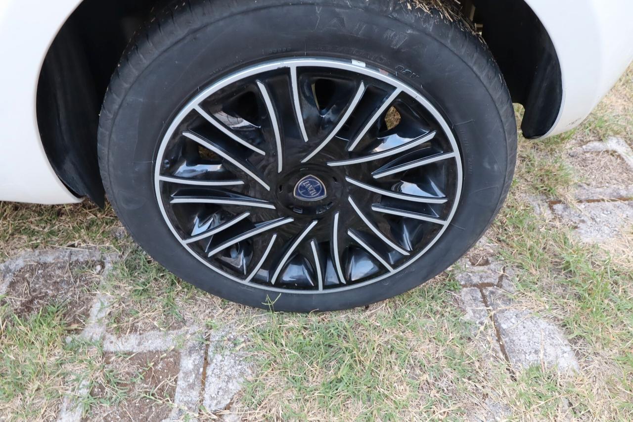 Lancia Ypsilon 1.0cc 70cv S&S Hybrid Gold Plus