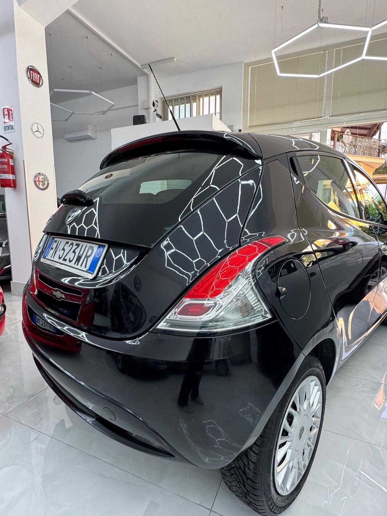 Lancia Ypsilon 1.2 69 CV 5 porte Platinum