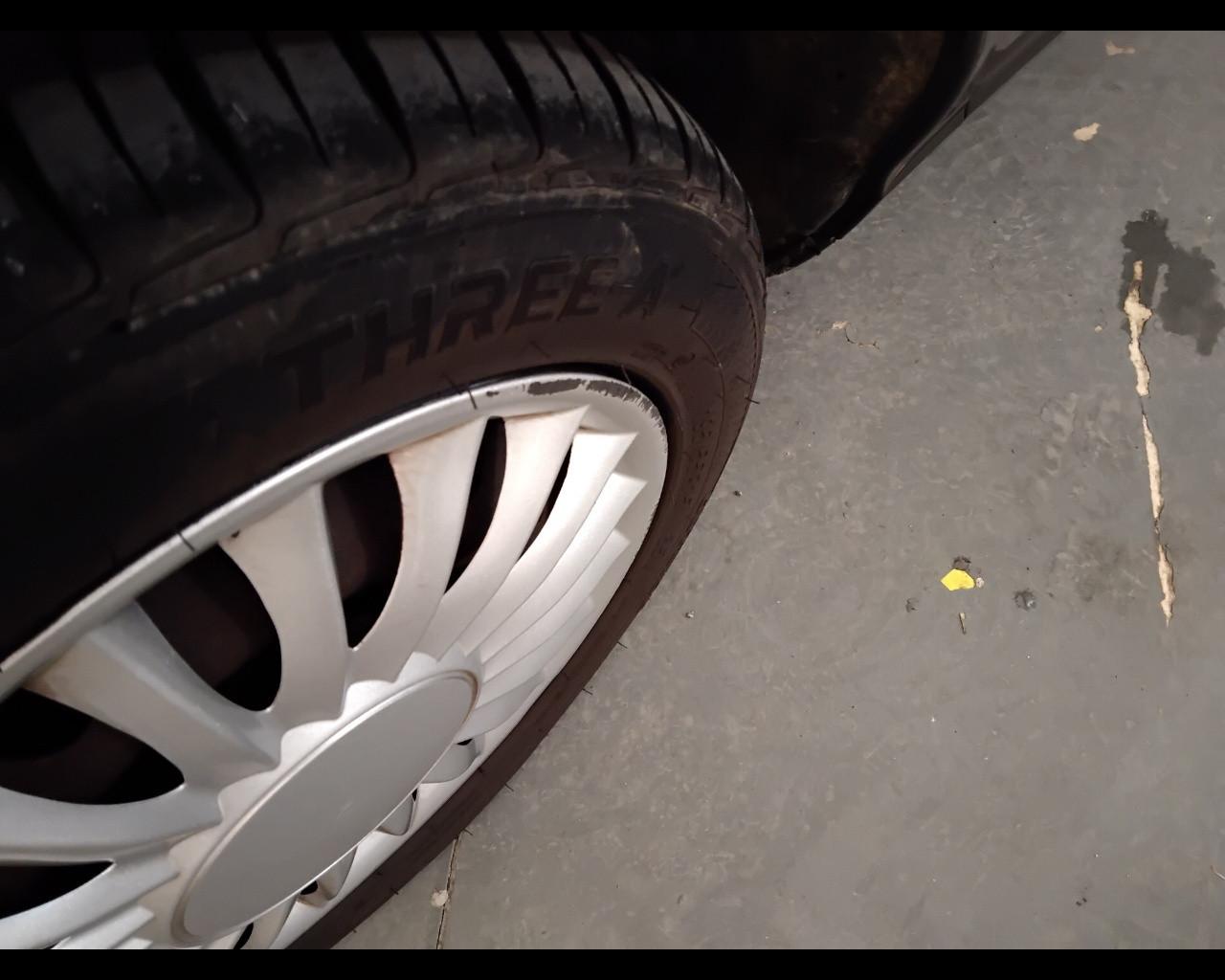 LANCIA Ypsilon II 2007 - Ypsilon 1.2 8v New Oro (oro)