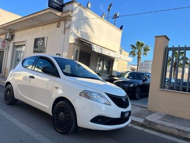 LANCIA Ypsilon 1.2 69 CV *Black Edition*