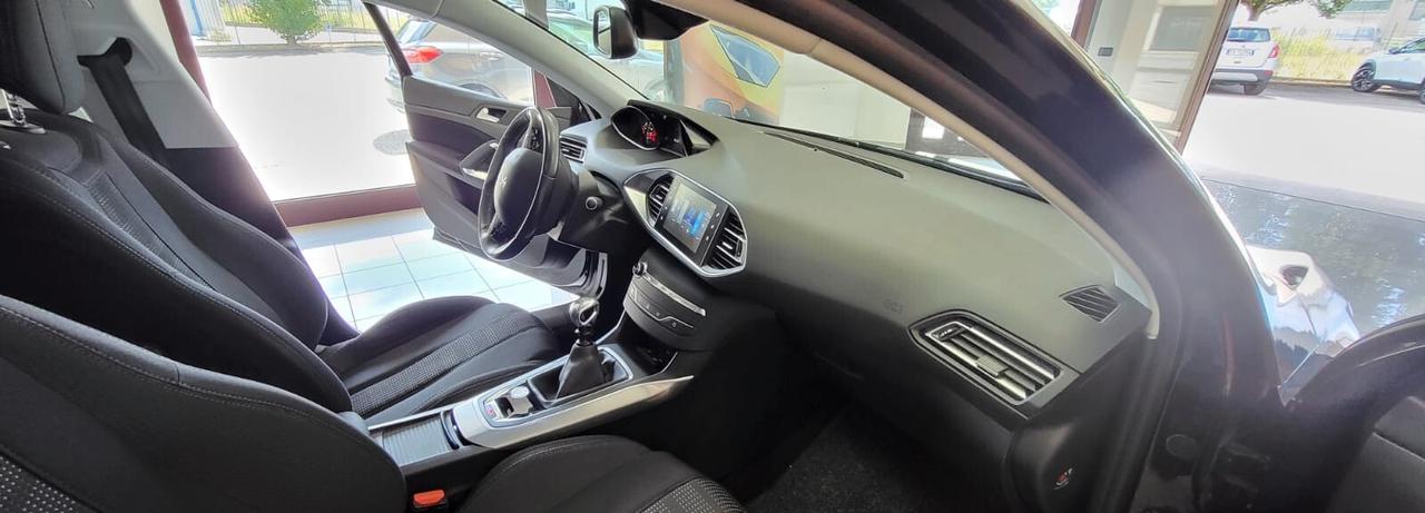 Peugeot 308 ALLURE 120CV-START&STOP- TENUTA IN PERFETTE CONDIZIONI -COME NUOVA