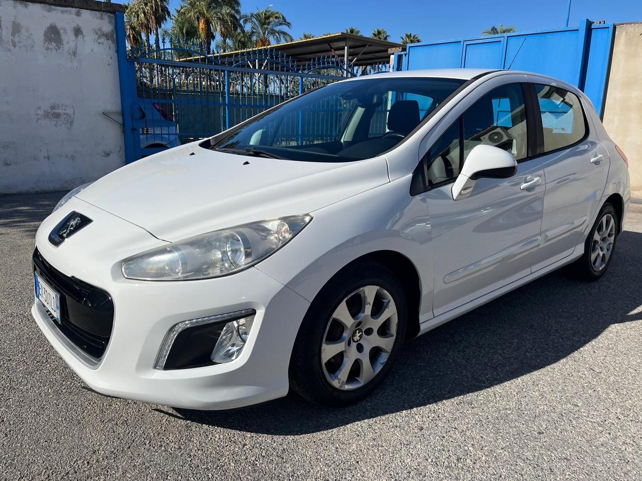 Peugeot 308-5P-1.6 hdi-full opt-12/2011