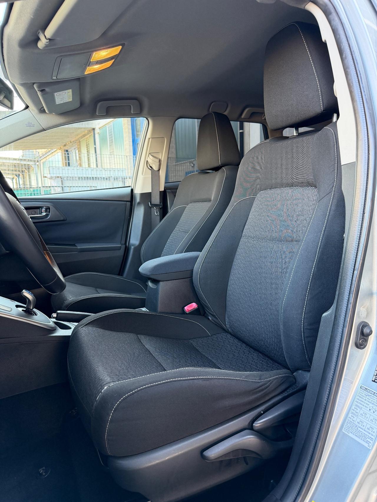 Toyota Auris Touring Sports 1.8 Hybrid Lounge