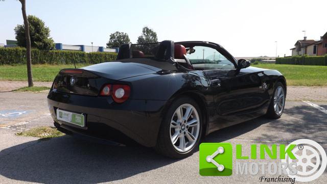 BMW Z4 ( E85 ) 2.2i roadster con interni in pelle rossa
