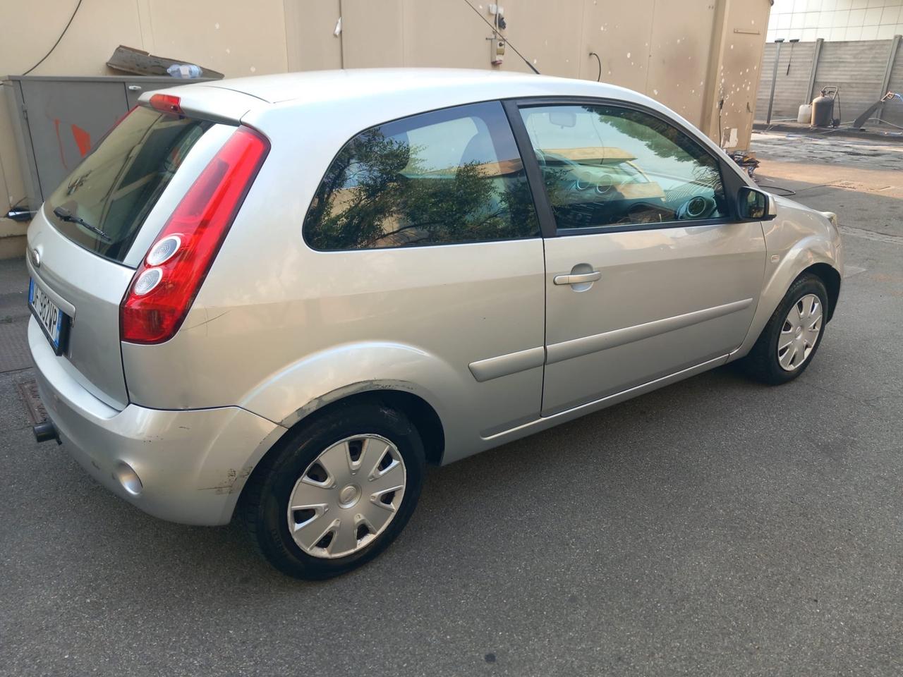 Ford Fiesta 1.4 16V 3p. Ghia