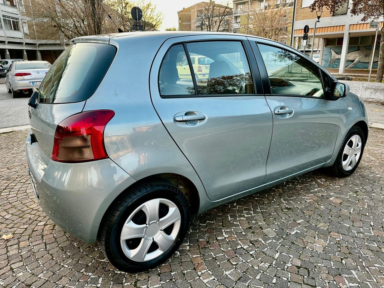 Toyota Yaris 1.4 D-4D DPF 5 porte