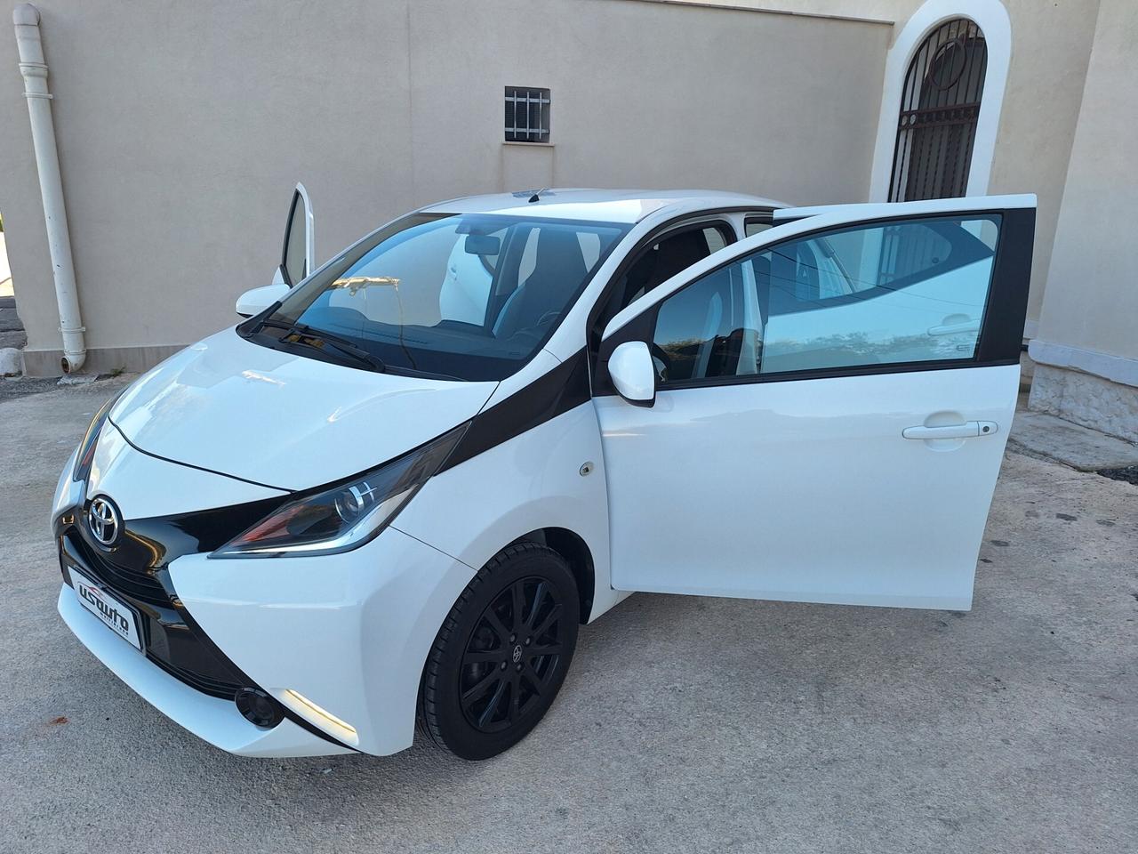 Toyota Aygo 1.0 69 CV 5 porte x-play RETROCAMERA FULL