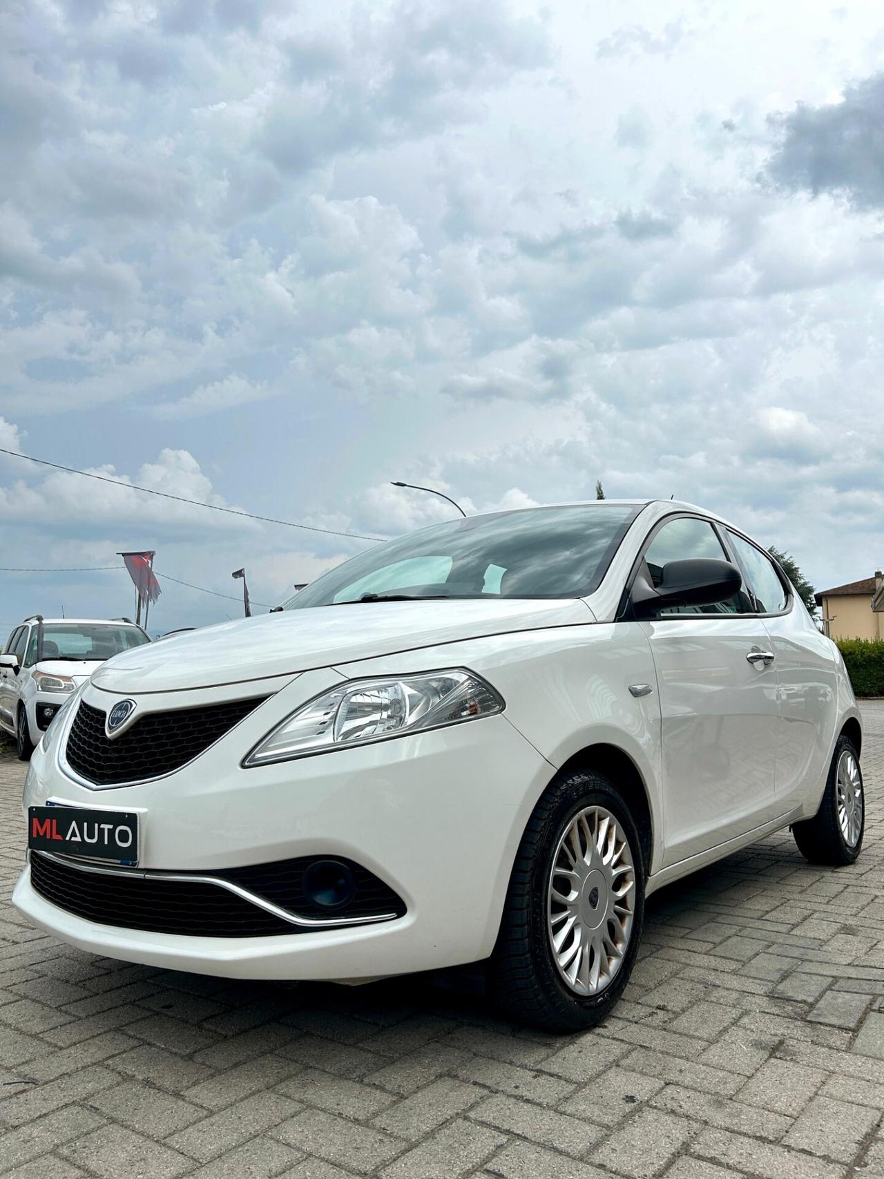 Lancia Ypsilon 1.2 69 CV 5 porte Silver- OK NEOPATENTATO