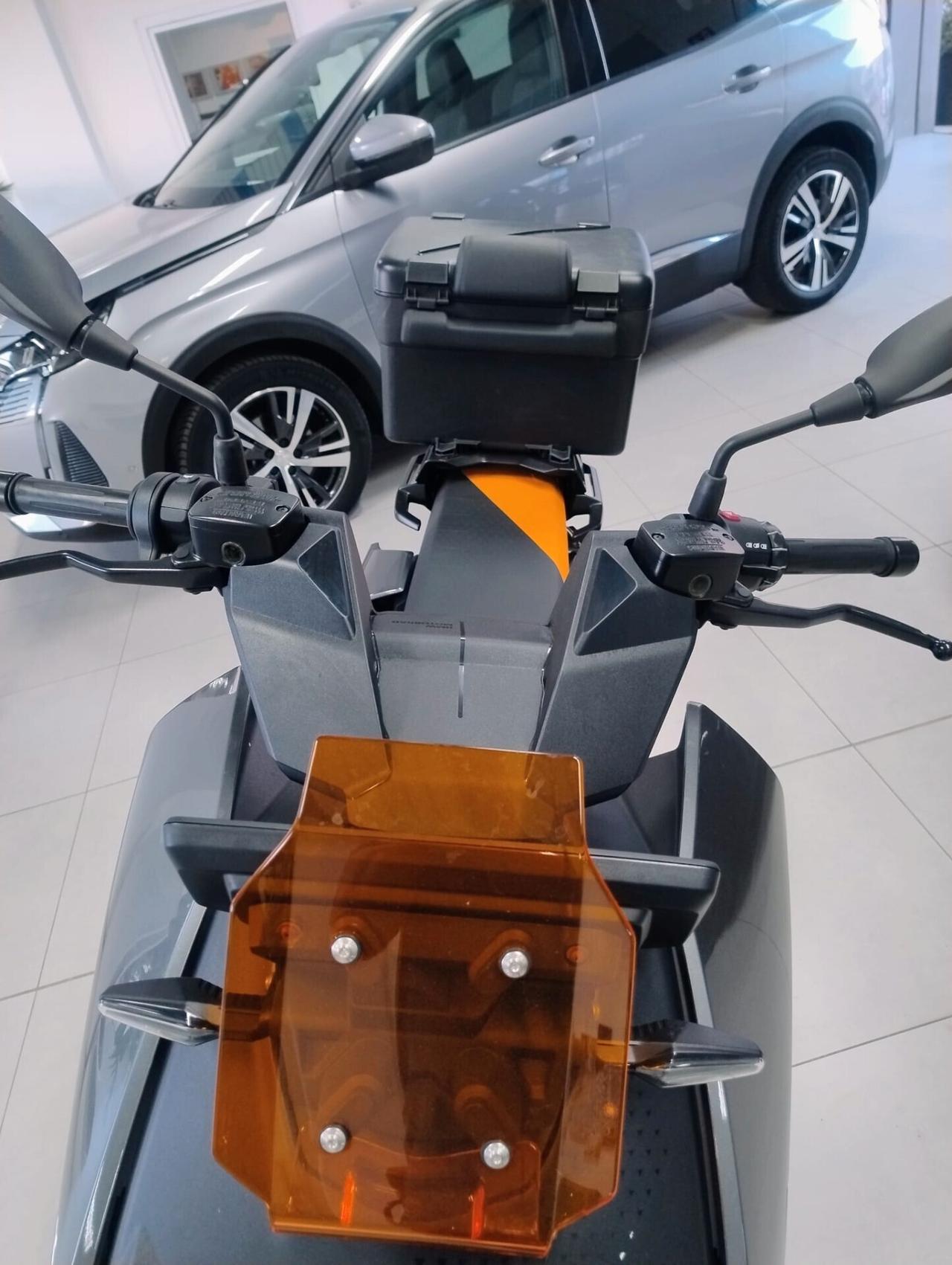 Bmw CE 04