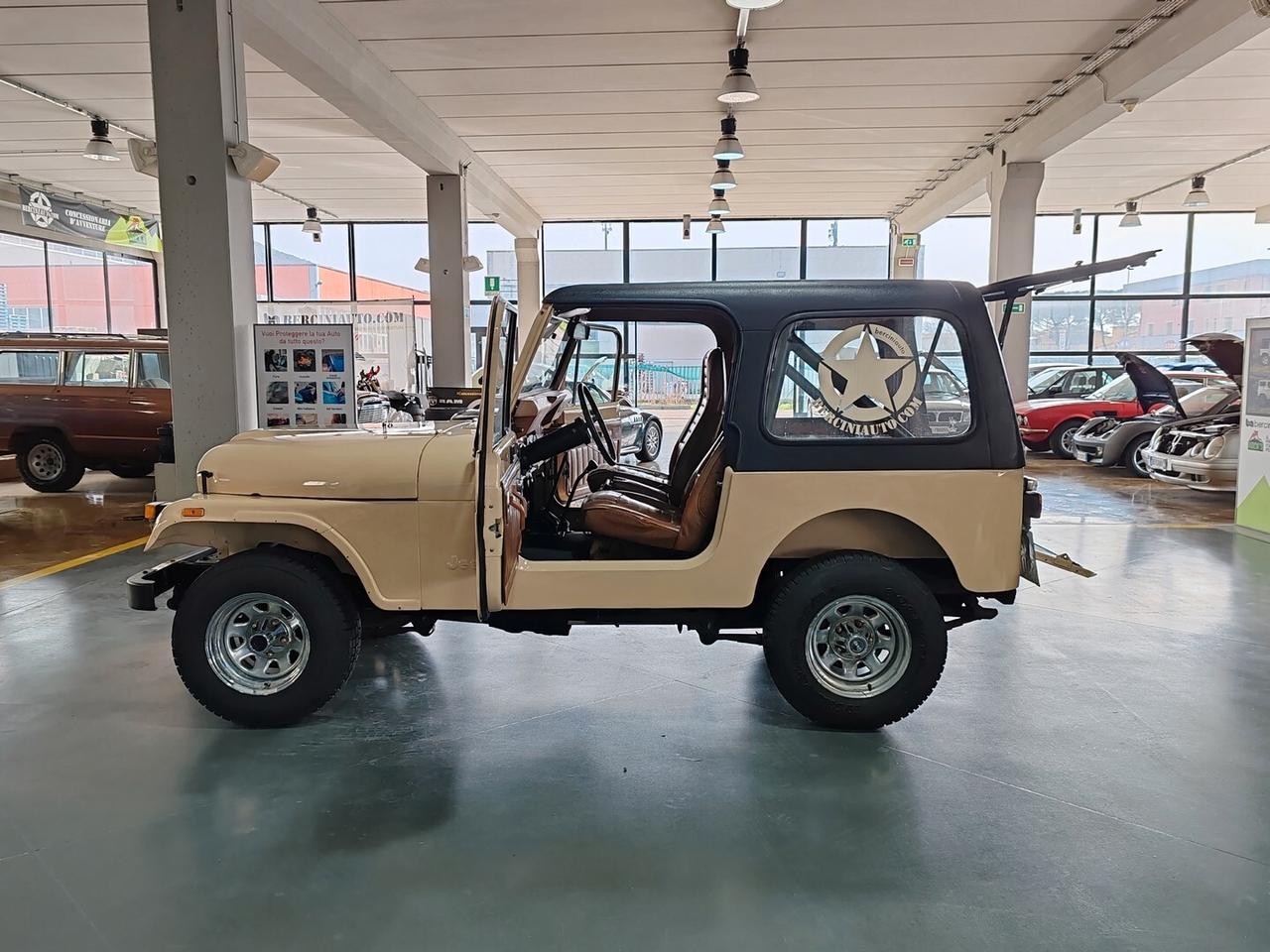 Jeep CJ-7 Laredo