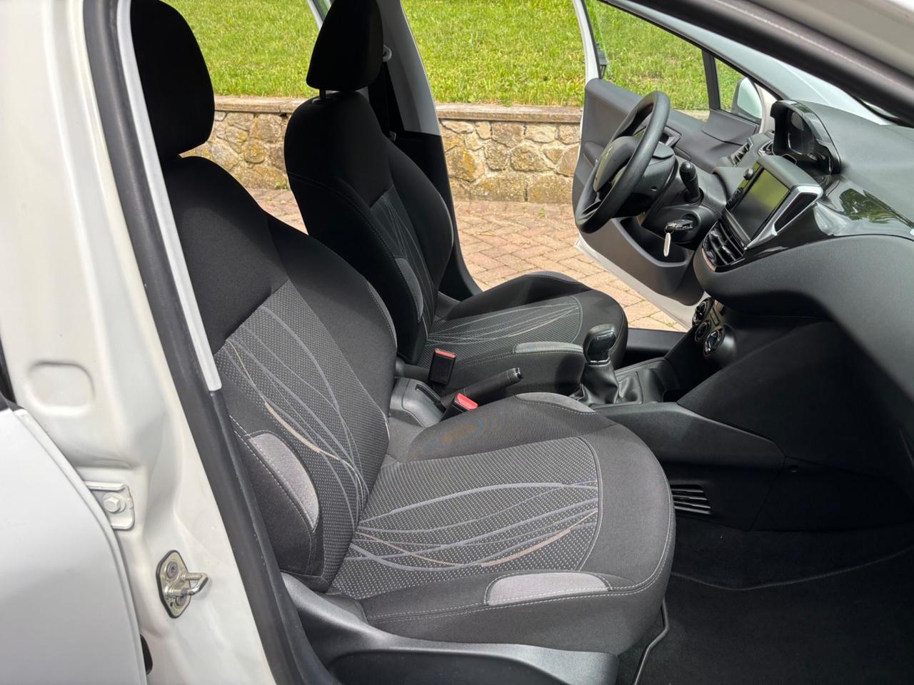 Peugeot 208 1.4 HDi 68 CV 5 p. 45.000 Km OK NEOPATENTATI