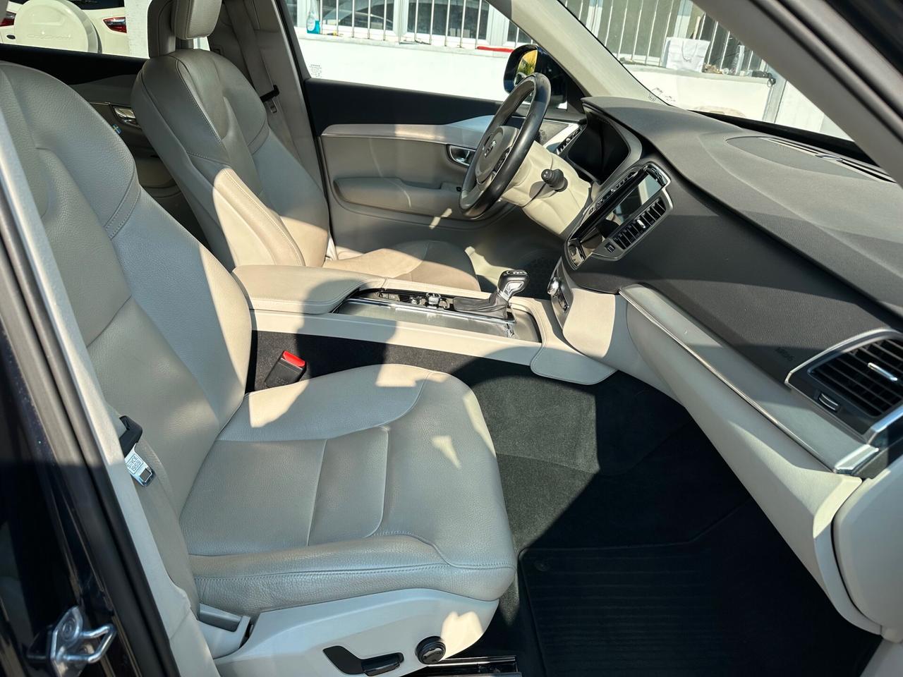 Volvo XC 90 XC90 D5 AWD Geartronic 7 posti Momentum