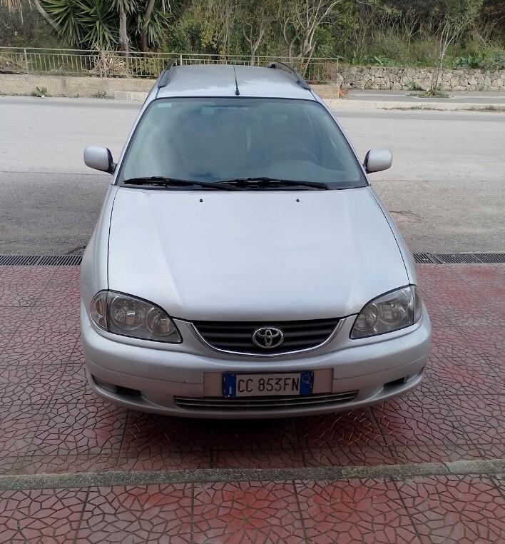 Toyota Avensis 2.0 D-4D 16V Station Wagon