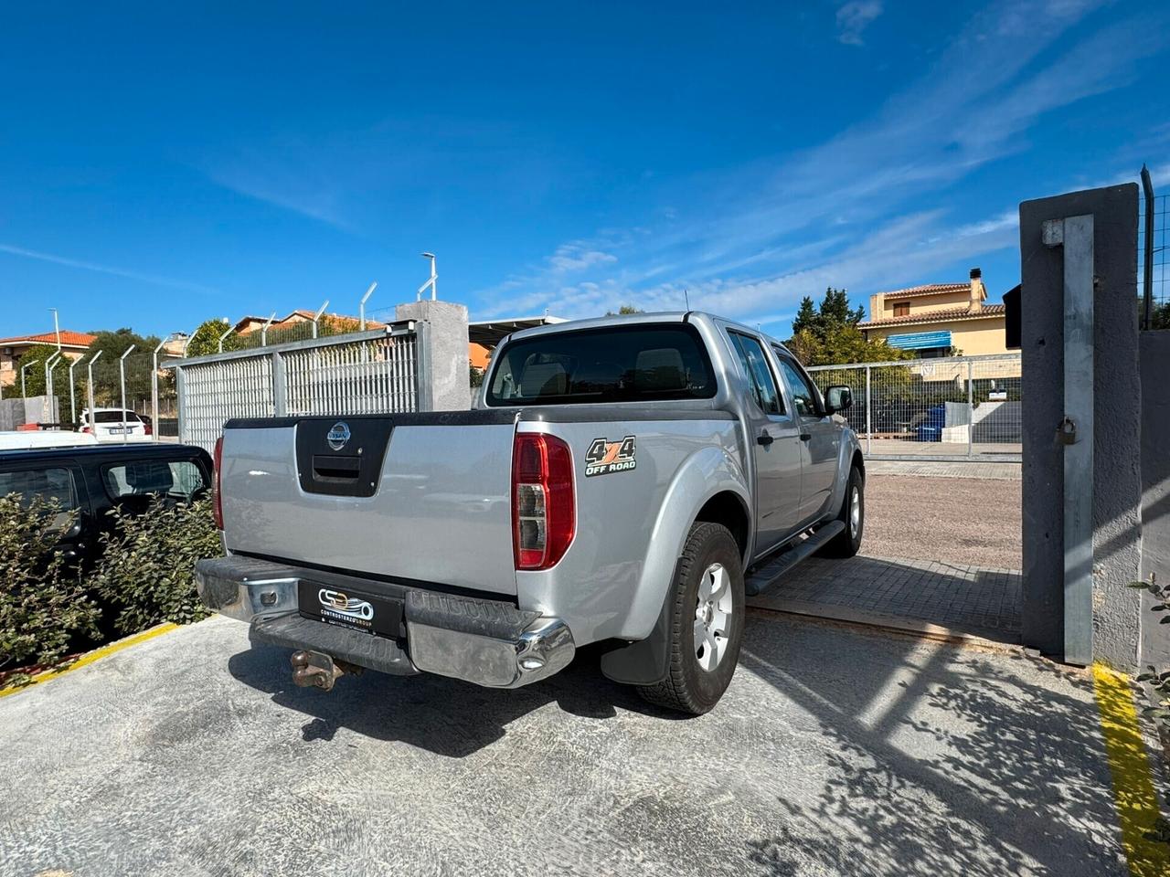 NISSAN NAVARA DOUBLE CAB -GANCIO TRAINO