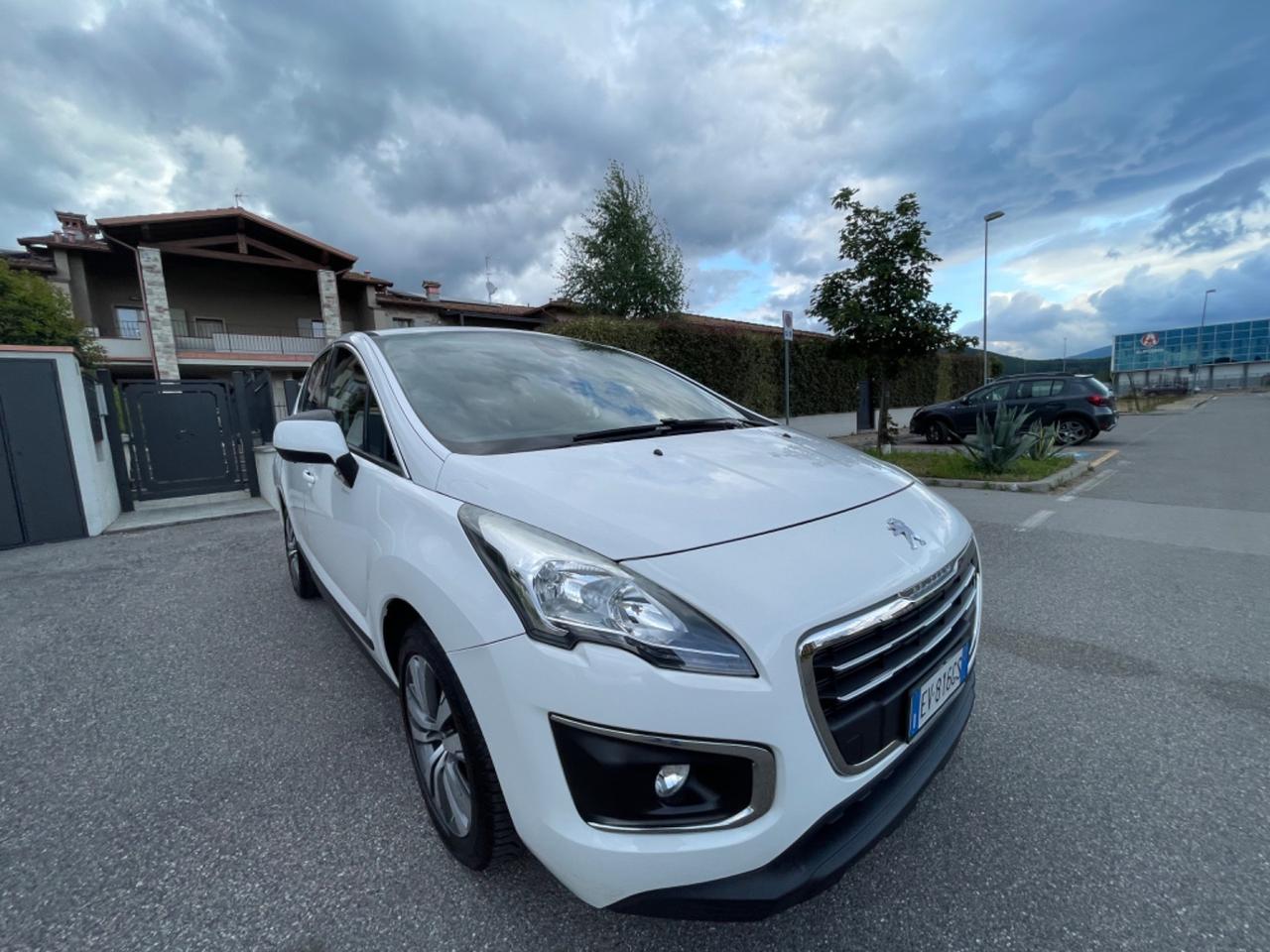 Peugeot 3008 1.6 HDi 115CV Access