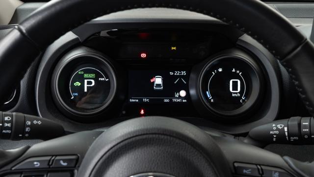 TOYOTA Yaris 1.5 Hybrid IVA ESPOSTA NEOPATENTATI