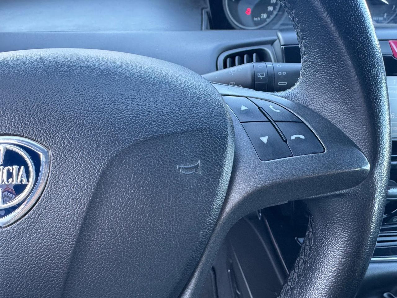 Lancia Ypsilon 1.2 69 CV 5 porte Platinum NEOPATENTATI