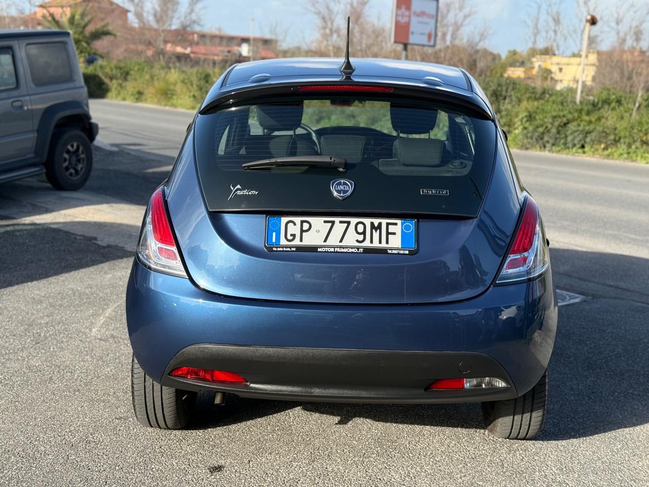 Lancia Ypsilon 1.0 FireFly Hybrid Silver Plus