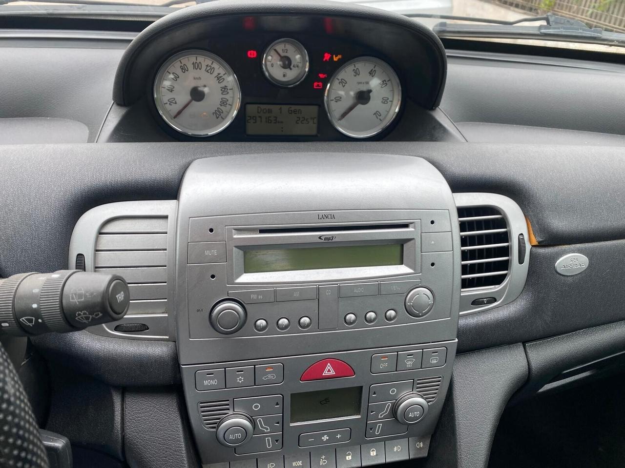 Lancia Ypsilon 1.3 MJT 75 CV Platino