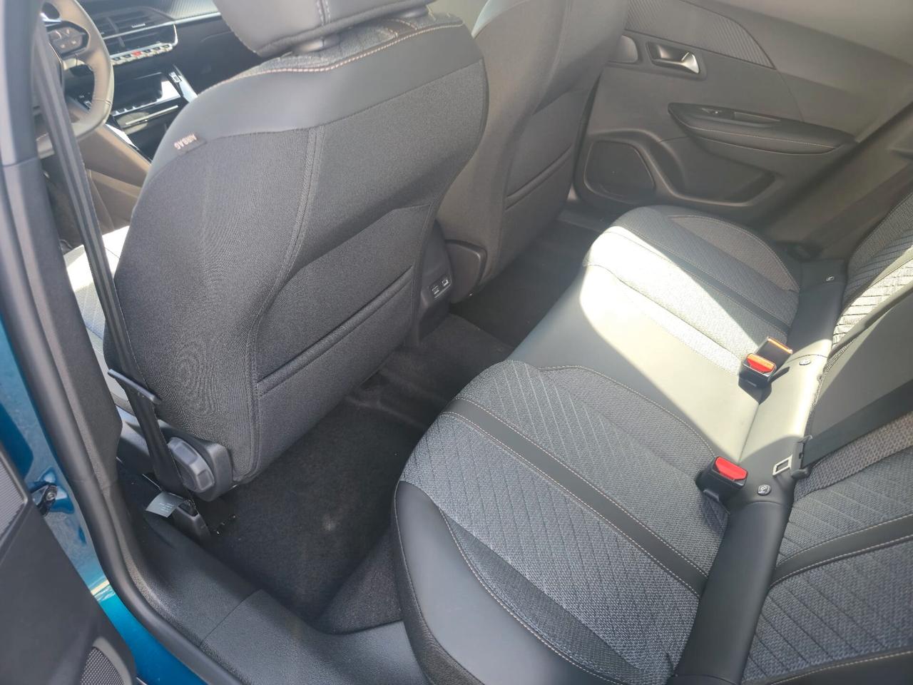 Peugeot 2008 PureTech 130 S&S EAT8 Allure Paxck