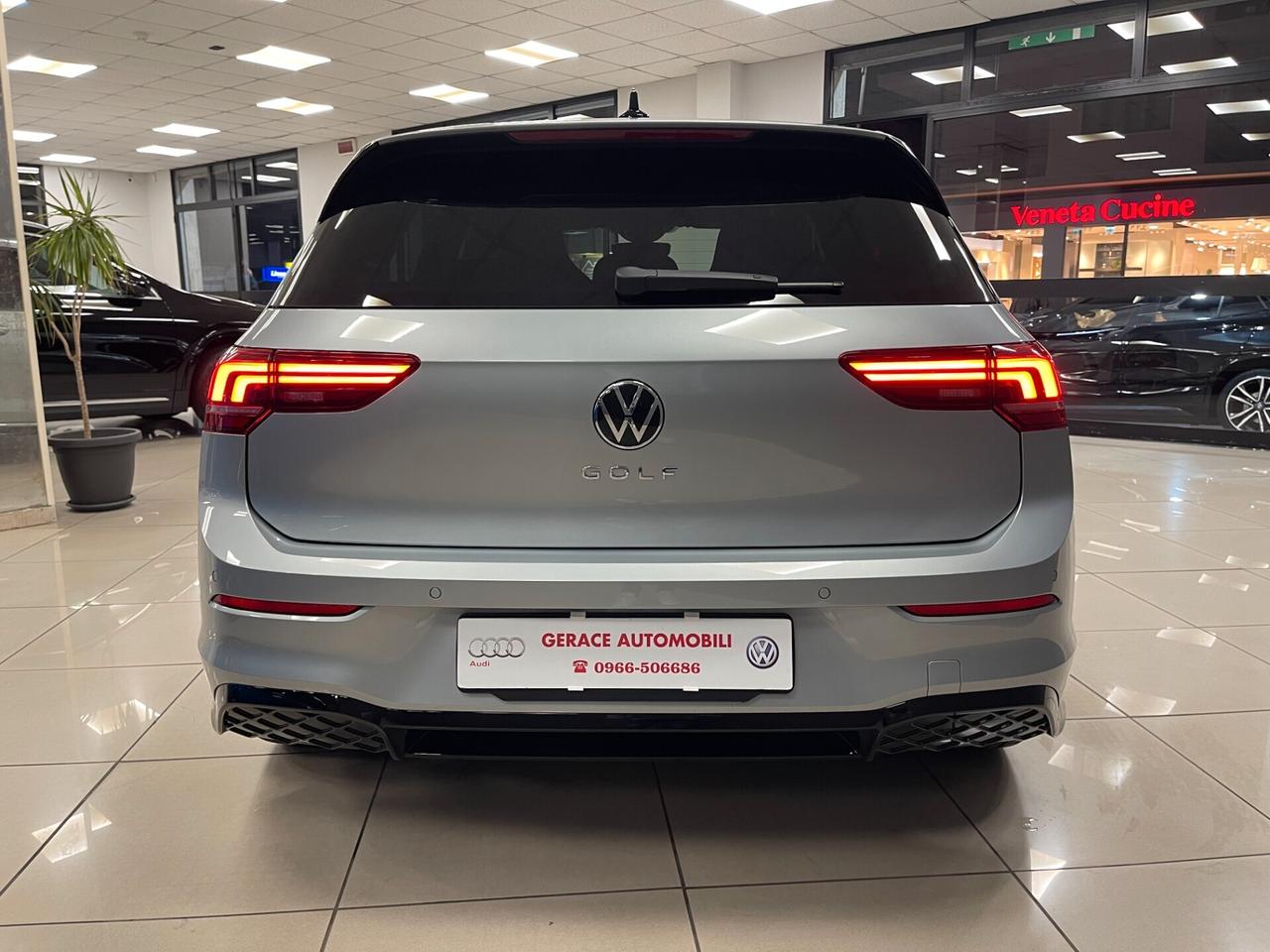 Nuova Volkswagen Golf 8.5 R-Line 2.0 TDI 150cv DSG